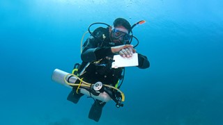 Self-Reliant Diver